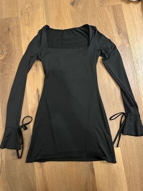 Elegant Black Long-Sleeve Square Neck Dress with Tie Cuffs